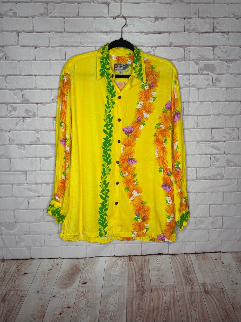 Hilo Hattie Hawaiian Original Men’s Medium Yellow Floral Aloha Shirt